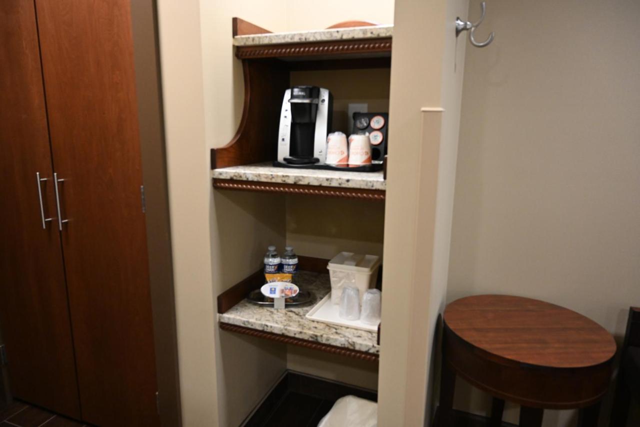 Giles Hotel Inn And Suites Pulaski Экстерьер фото