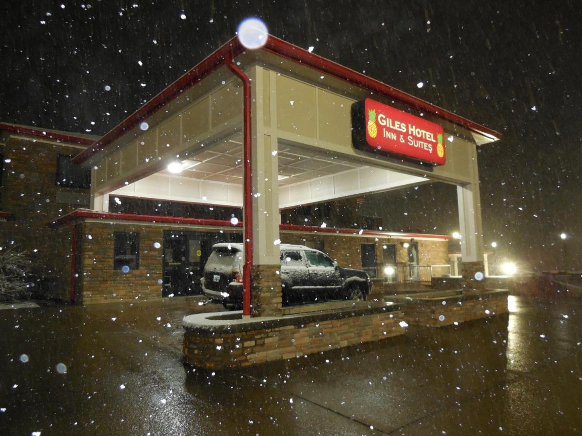 Giles Hotel Inn And Suites Pulaski Экстерьер фото