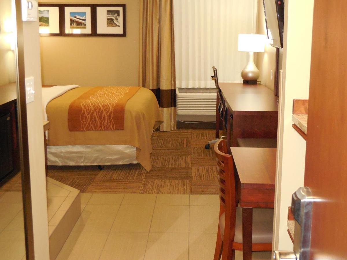 Giles Hotel Inn And Suites Pulaski Экстерьер фото