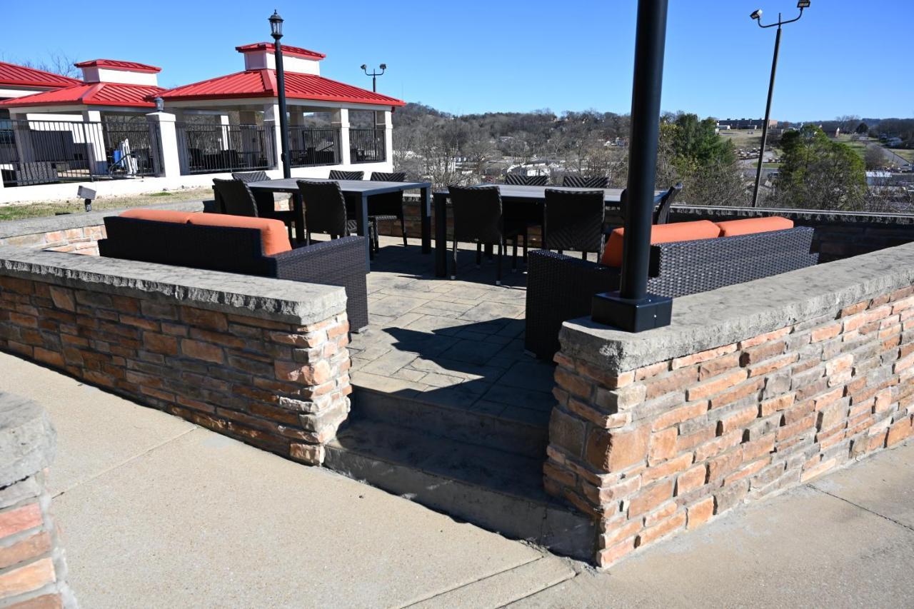 Giles Hotel Inn And Suites Pulaski Экстерьер фото