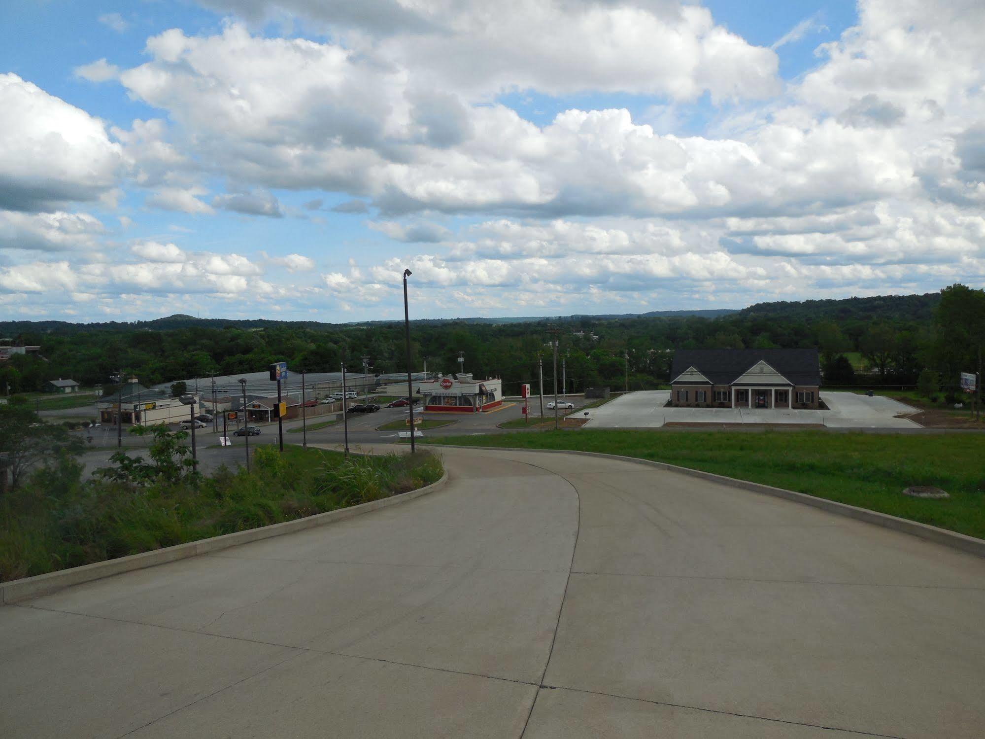 Giles Hotel Inn And Suites Pulaski Экстерьер фото